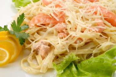 beyaz üzerine spagetti