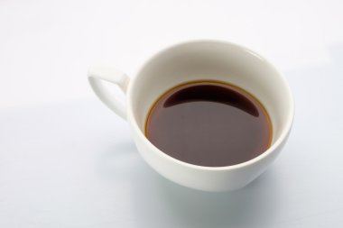 Beyaz bir arka plan üzerinde çay