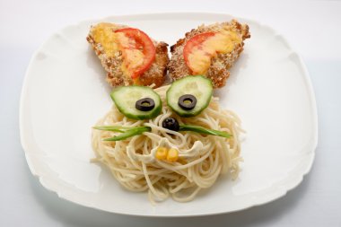 Spagetti bir hare şeklinde