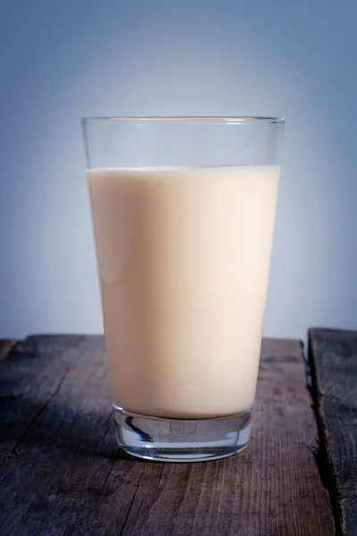 bir cam lezzetli yoğurt