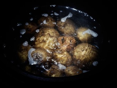 bir tavada pişmiş patates