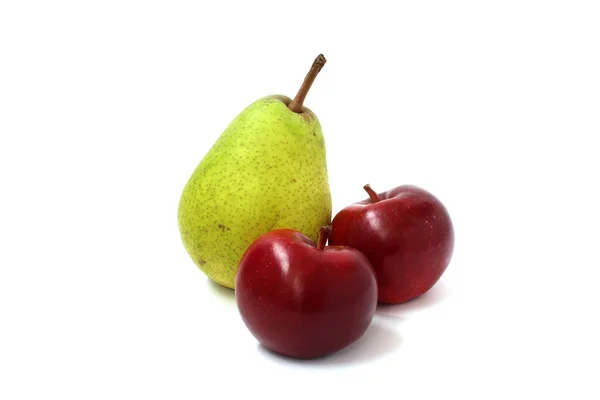 2 czerwone jabłka i gruszki — Zdjęcie stockowe