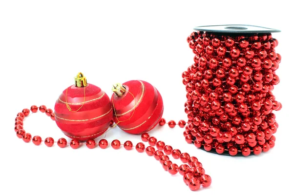 Spool of red beads and two christmas balls — Stock Photo, Image