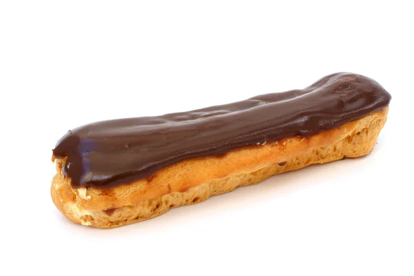 Eclair with chocolate fudge — Stock Photo, Image