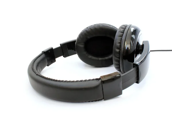 Czarny słuchawki leżącego — Zdjęcie stockowe