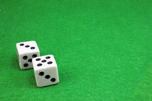Två tärningar för ett spel av dice — Stockfoto