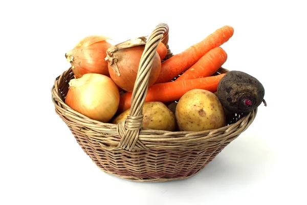 En liten korg av olika grönsaker — Stockfoto