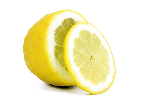 Hälften och citronskiva — Stockfoto
