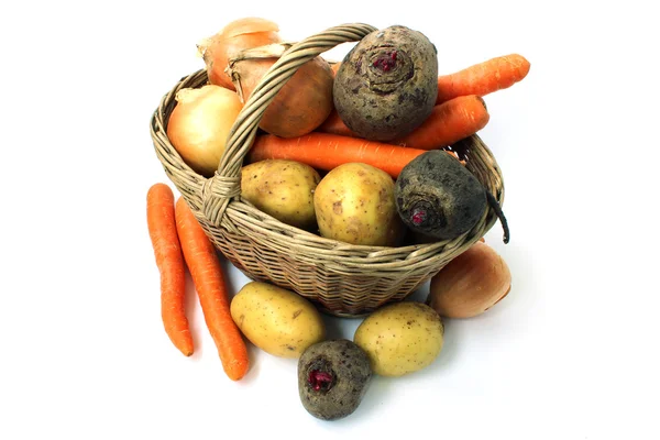 Olika grönsaker i korg — Stockfoto