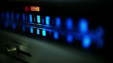 Bir radyo FM Frekanslar odaklanmak