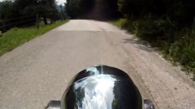 Bir motosiklet sürme