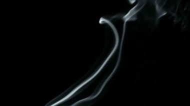 dumanı siyah arkaplanda