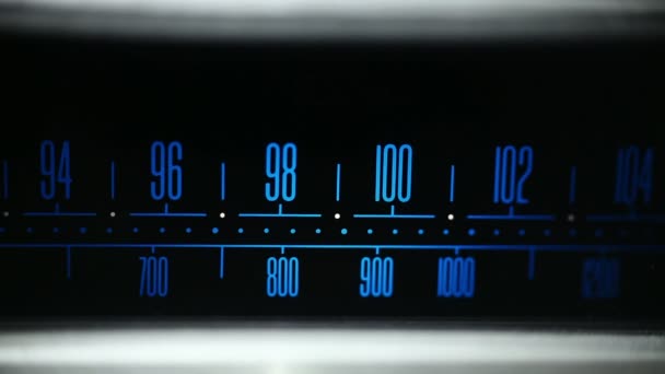 Fm ラジオ局を見つける — ストック動画