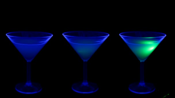 Cocktail in a club with UV light — Stock Video