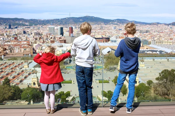 Niños disfrutando de vista aérea — Foto de Stock