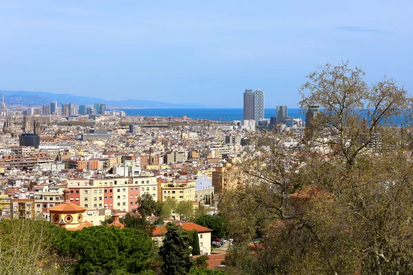 Utsikt över Barcelona på sommarens soliga dag — Stockfoto