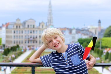 Belçikalı tutan çocuk