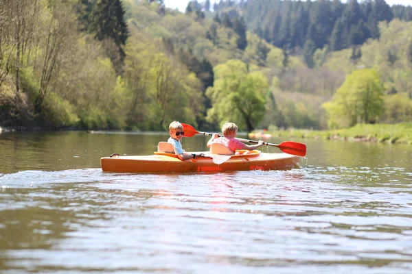 Two boys camping and kayaking on the river — Stock Photo, Image