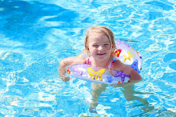 Sportive little girl swimming in the pool Royalty Free Stock Photos