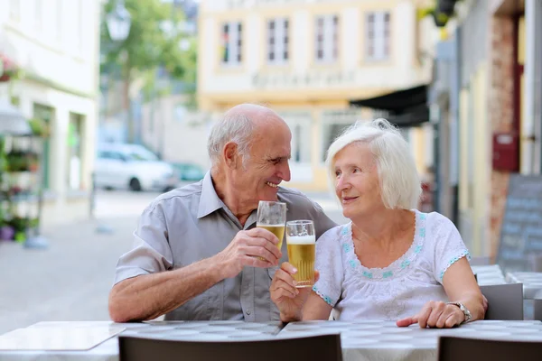 Lovely senior couple relaxing in outdoors street cafe — Stock Photo, Image