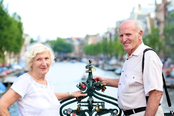 Senior couple in Amstrerdam — Stock Photo, Image