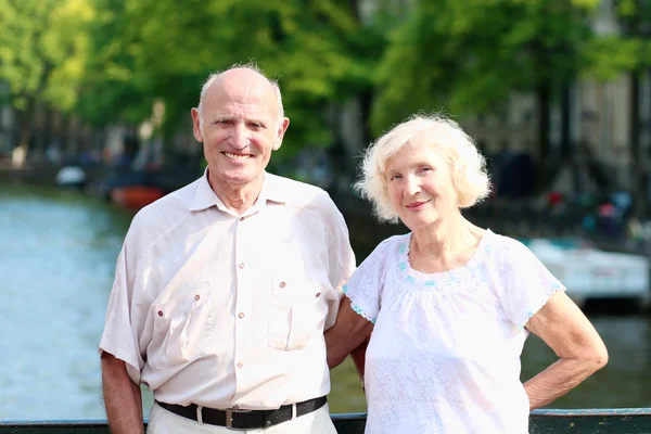 Couple plus âgé dans Amstrerdam — Photo