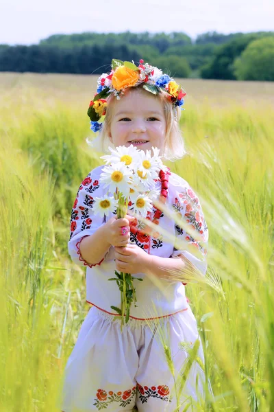 Little girl in Ukrainian dress playing in the field — Stock Photo, Image