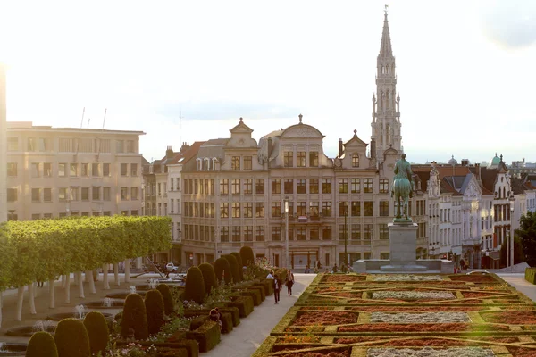 Αστικό τοπίο των Βρυξελλών, σε μια όμορφη καλοκαιρινή μέρα στο σούρουπο. — Φωτογραφία Αρχείου