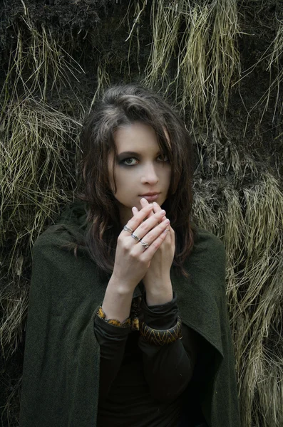 Jovem bruxa da floresta — Fotografia de Stock