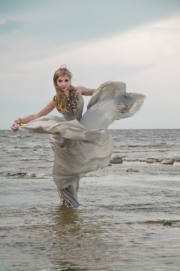 kadın deniz tarafından