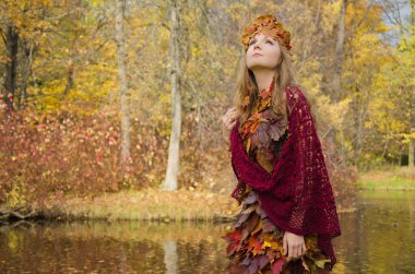 yapraklarından elbise