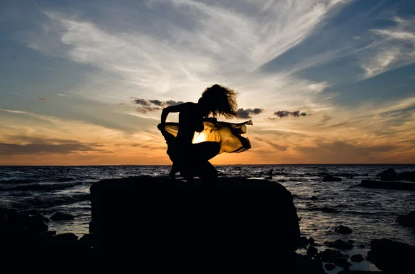 Silhouette against the sunset — Stock Photo, Image