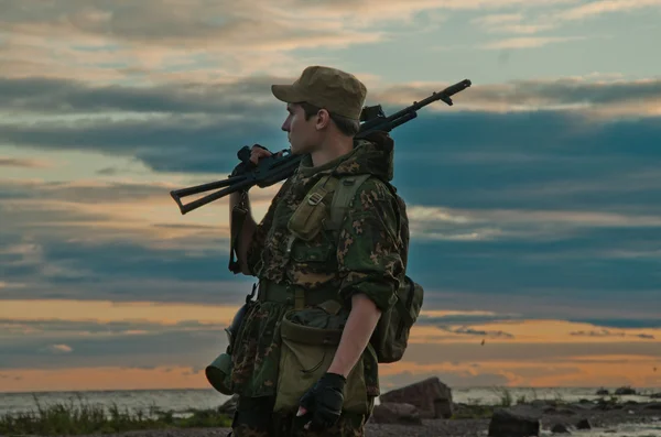 Soldier on beach — Stock Photo, Image