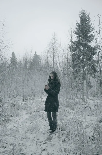 Chica en el bosque — Foto de Stock