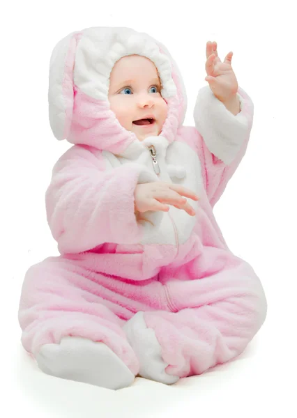 Kleines Mädchen im rosa Hasenanzug — Stockfoto