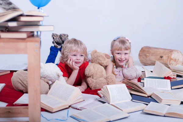 Beste tijd jeugd speelgoed, ballons, boeken, enz — Stockfoto