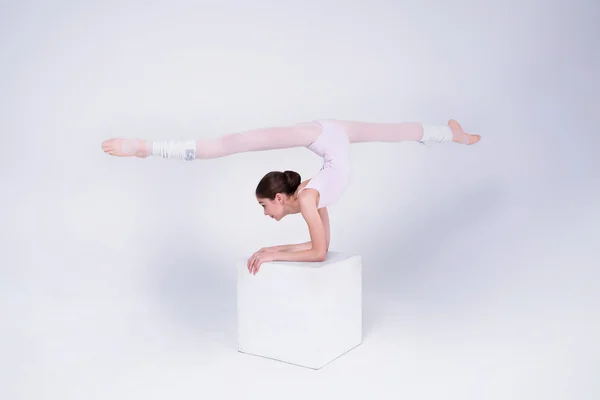 Young ballerina in the studio — Stock Photo, Image