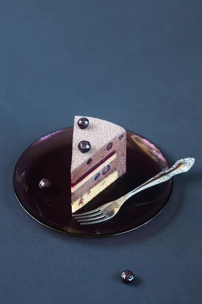Böğürtlenli çikolata Mousse Kek katmanlı
