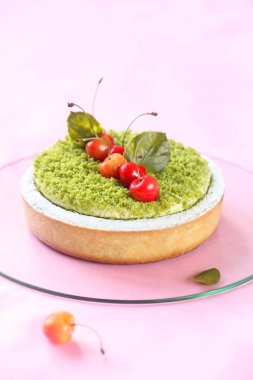Kiraz ile fıstıklı Tart