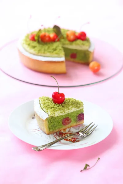 Tarta de pistacho Frangipani con cerezas —  Fotos de Stock