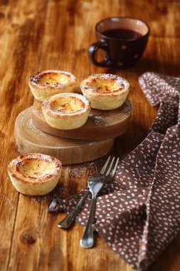 Geleneksel Portekiz kremalı tart