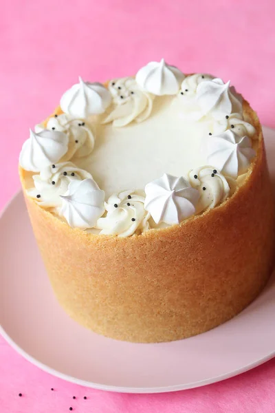 Bake Cheesecake Vanilla Panna Декорированной Meringue Casies Светло Розовом Фоне — стоковое фото