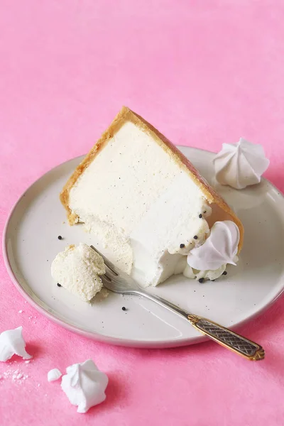 Bake Cheesecake Vanilla Panna Cotta Decorated Meringue Cookies Light Pink — Stock Photo, Image