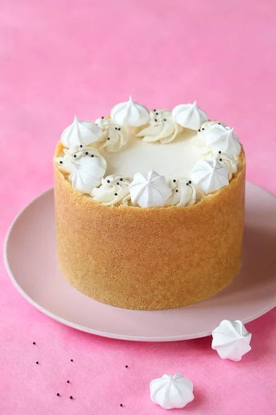 Bake Cheesecake Met Vanilla Panna Cotta Versierd Met Meringue Koekjes — Stockfoto