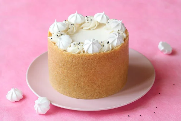 Bake Cheesecake Met Vanilla Panna Cotta Versierd Met Meringue Koekjes — Stockfoto