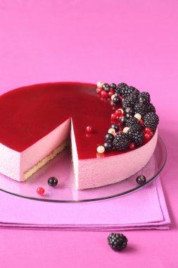 Siyah frenk üzümü Mousse Kek