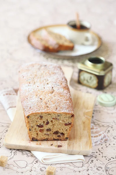Earl Grey Loaf Cake with Dried Cranberries and Raisins — Stock Photo, Image