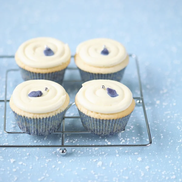 Chocolate branco Violet Cupcakes — Fotografia de Stock