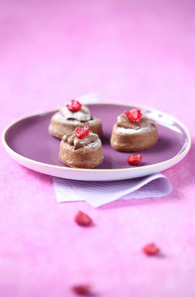 Mini Cakes with Chocolate Cream and Raspberries — Stock Photo, Image