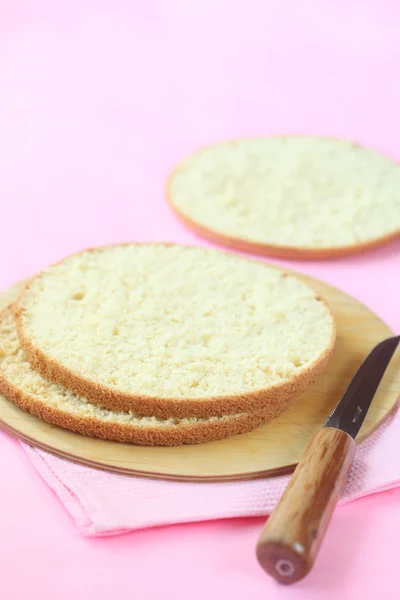 Trei straturi de prăjitură cu burete de biscuiți — Fotografie, imagine de stoc